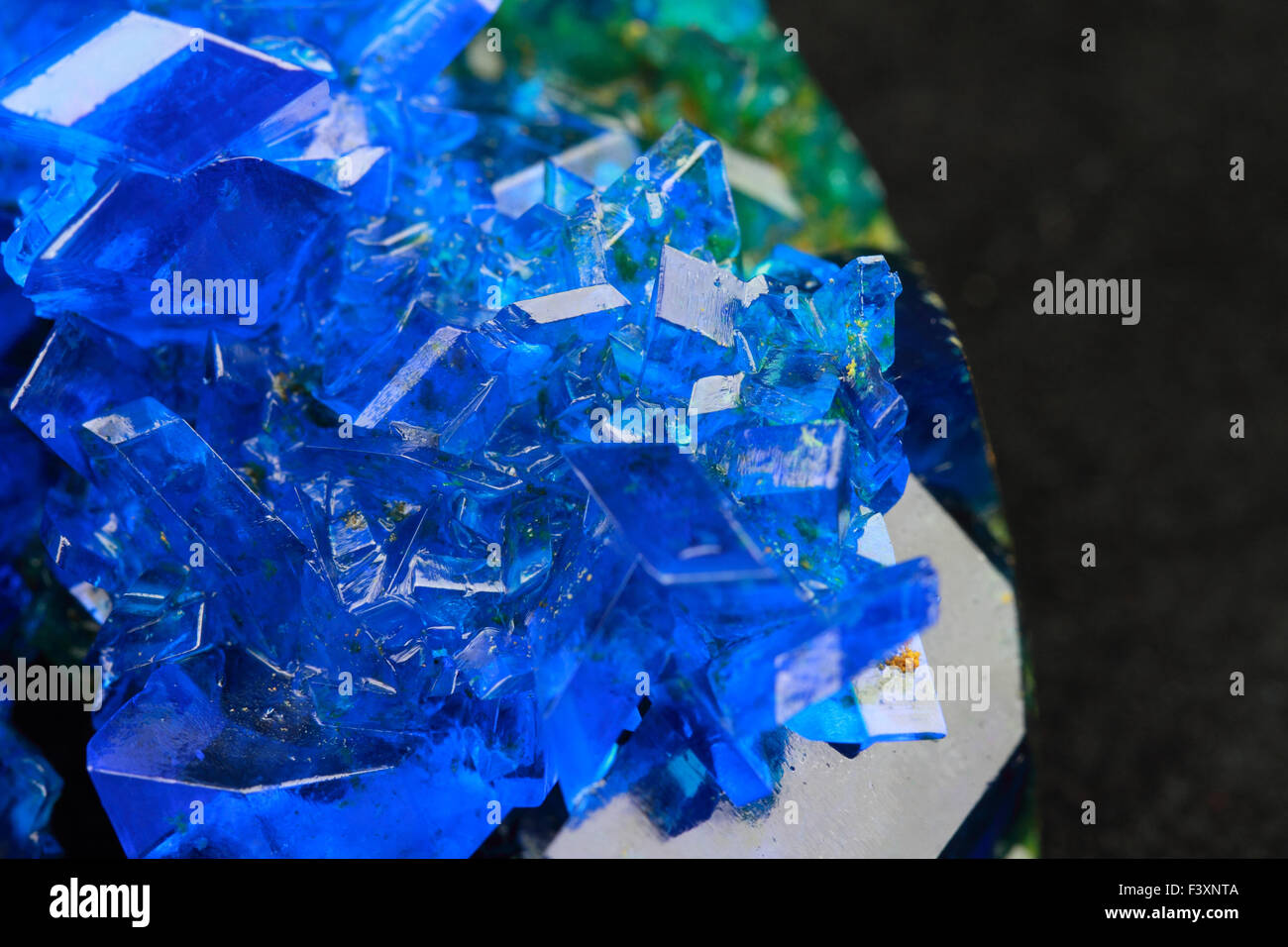 Sulfato de cobre cristal fotografías e imágenes de alta resolución - Alamy
