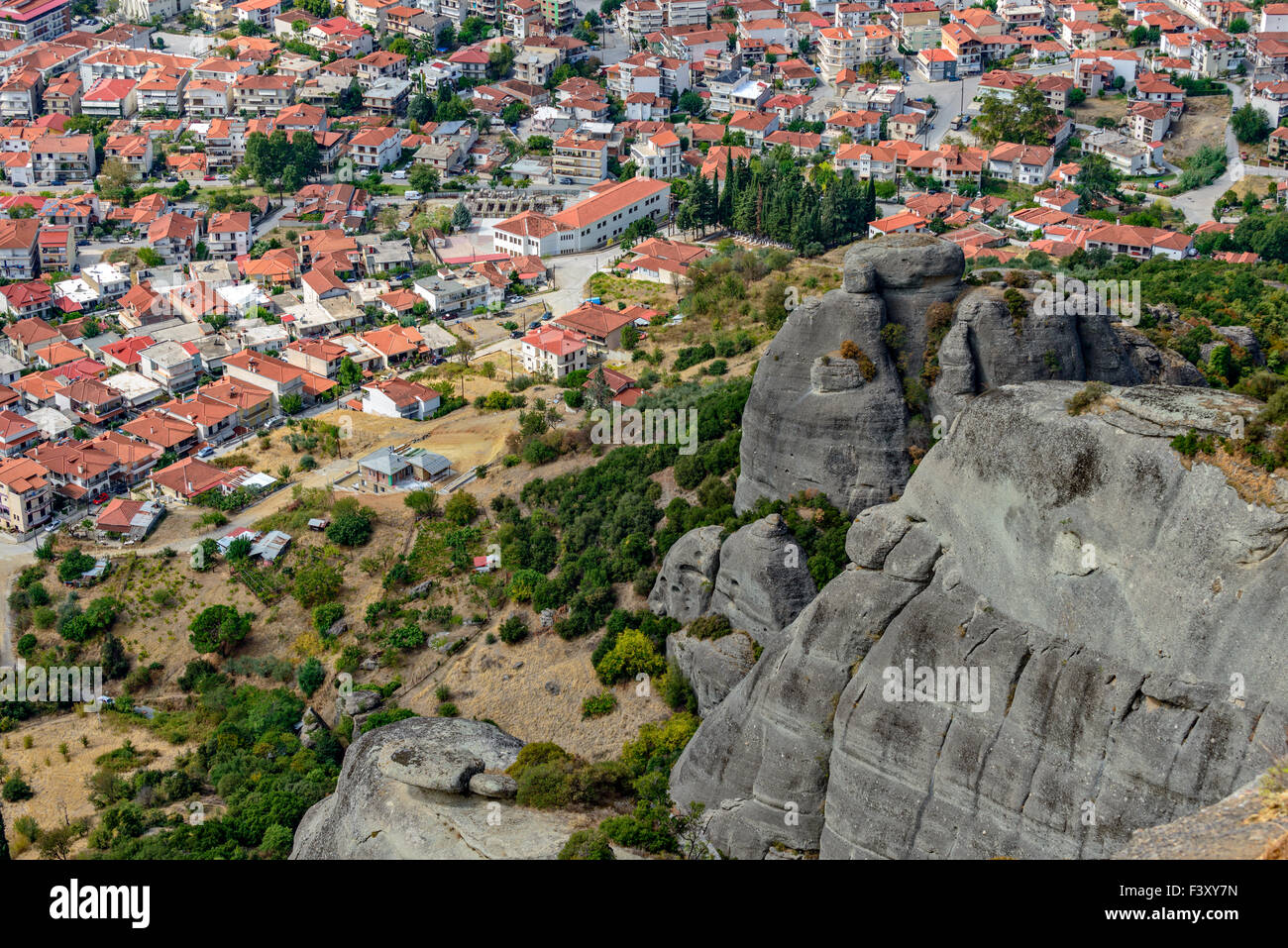 Vista aérea de la pequeña ciudad de Grecia Foto de stock