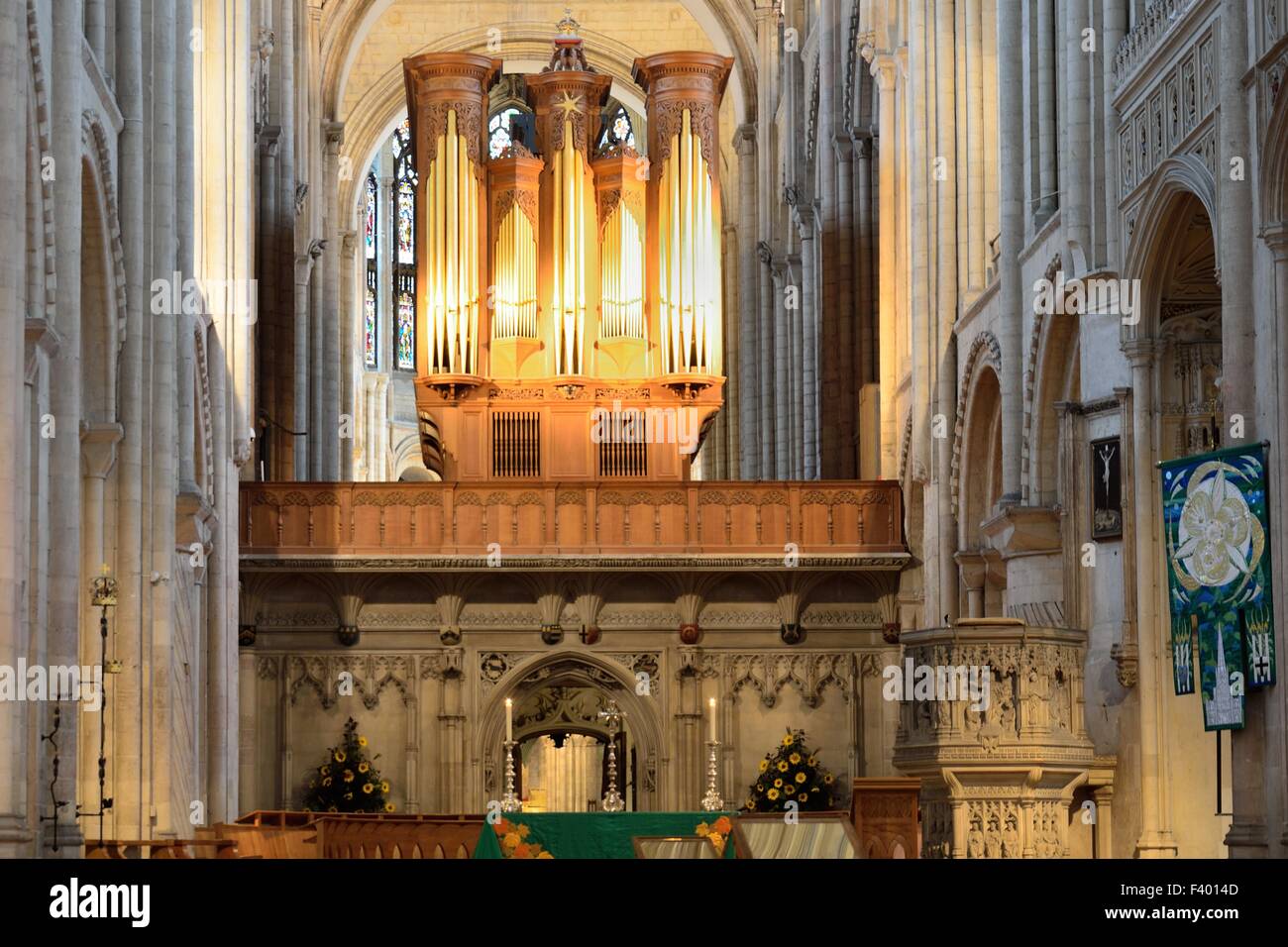 Vista interior de la catedral de Norwich Foto de stock