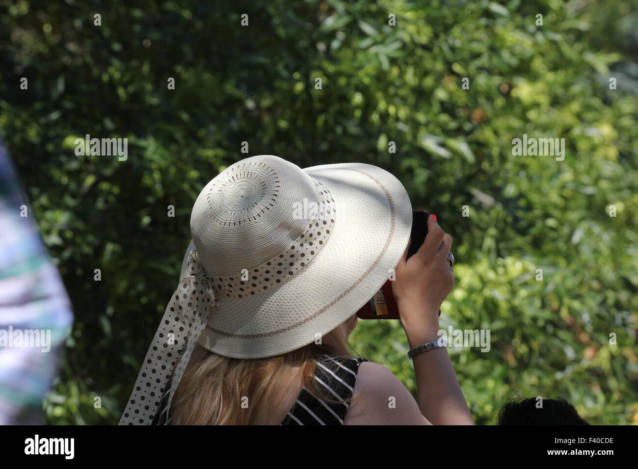 Hat, proporcionando protección y la sombra del sol. Foto de stock