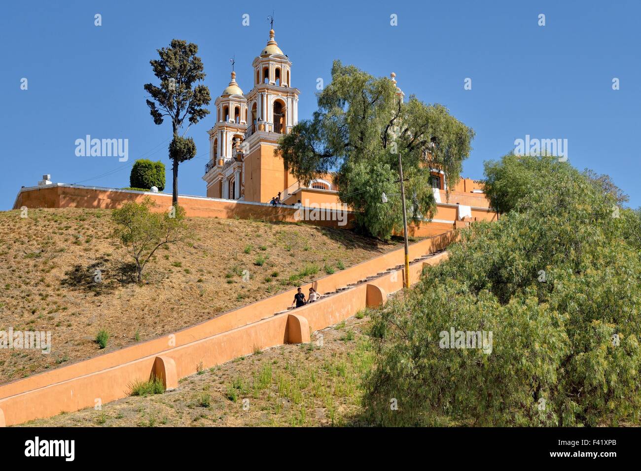 Nuestra Señora de los remedios en la pirámide Tepanapa, Cholula, Puebla, México Foto de stock