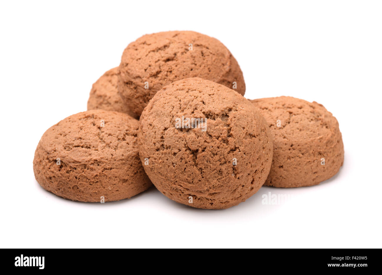 Grupo de galletas de harina de avena aislado en blanco Foto de stock