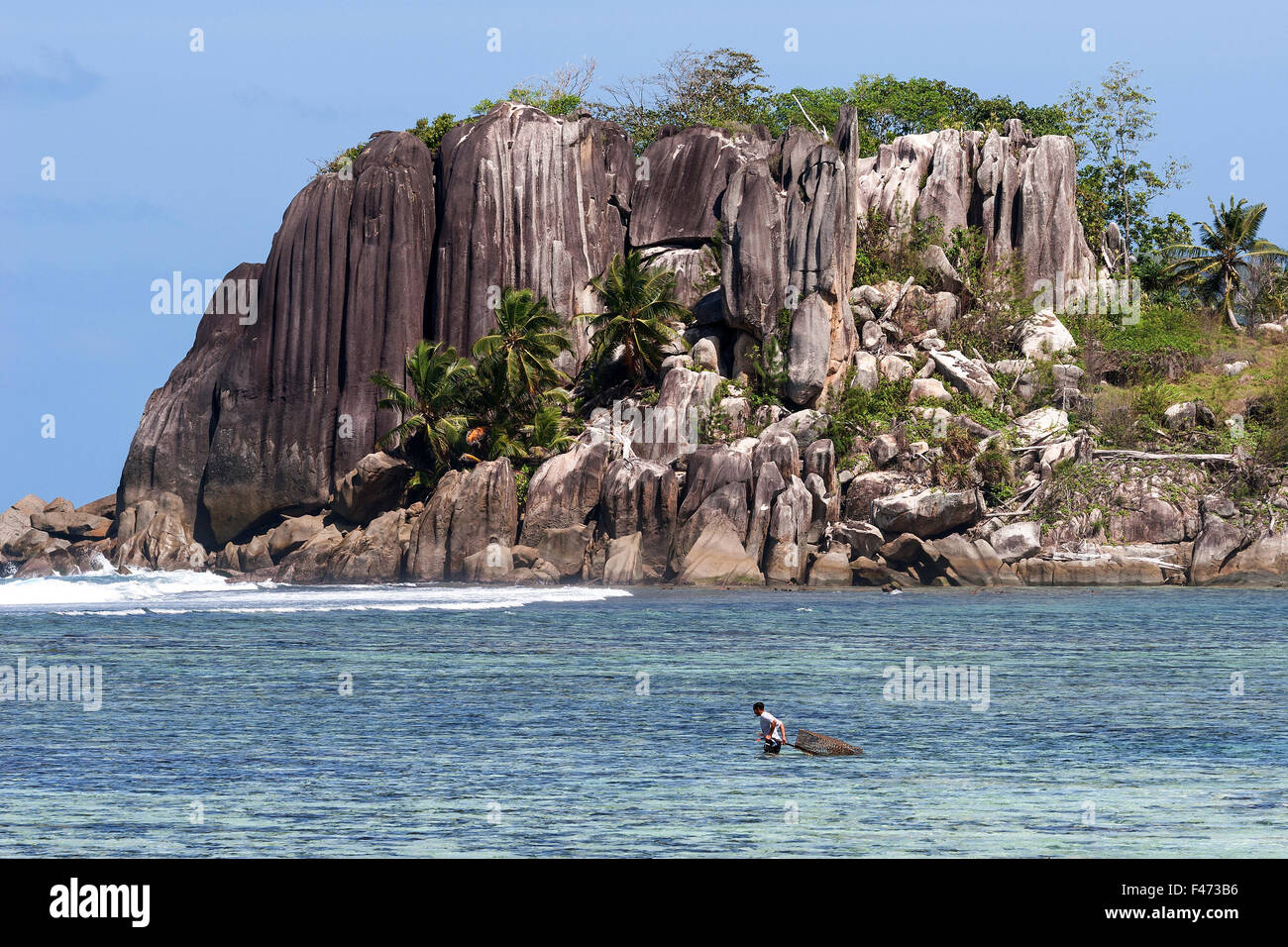 Roca De Granito Con Palmeras En El Mar En Port Glaud Hombre Ind gena 