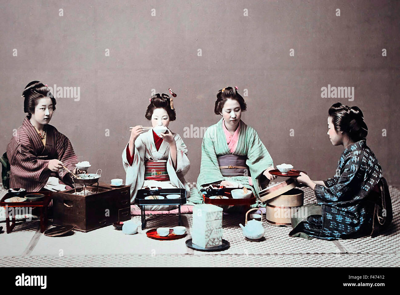 Las Geishas mientras comen, Japón Foto de stock