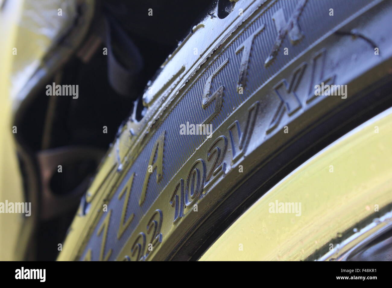 Primer plano de un neumático de automóvil. Foto de stock