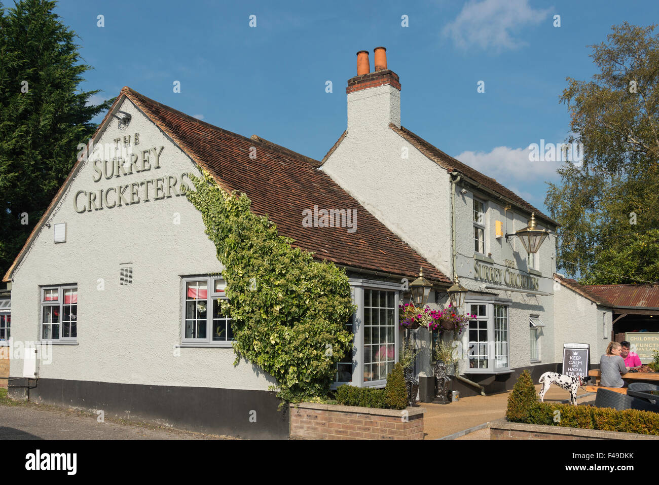 El Surrey Cricketers Pub, Chertsey Road, Windlesham, Surrey, Inglaterra, Reino Unido Foto de stock