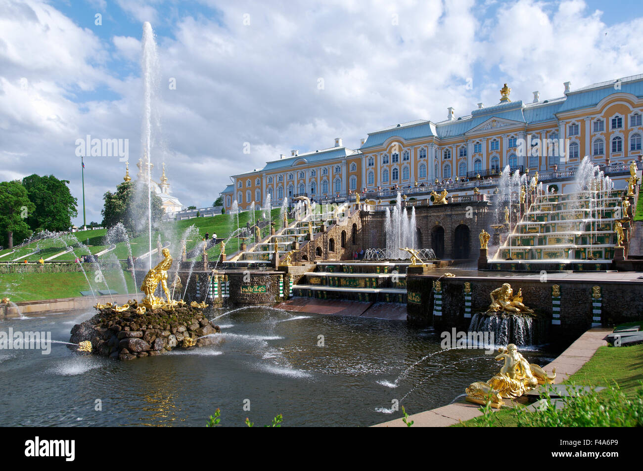 Grand cascade .Palacio Peterhof Foto de stock