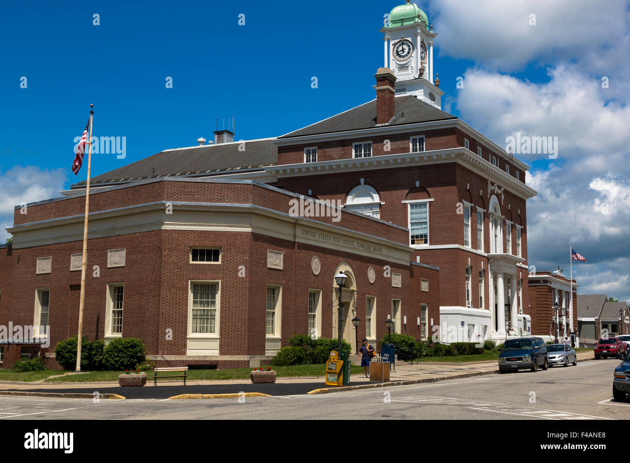 Ciudad de Rumford oficinas municipales y los tribunales de distrito en Congress Street Maine EE.UU. Foto de stock