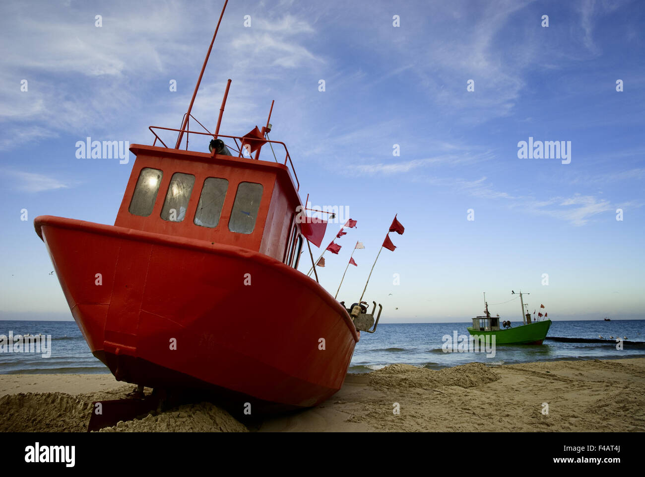 Barcos de pesca en la playa Foto de stock