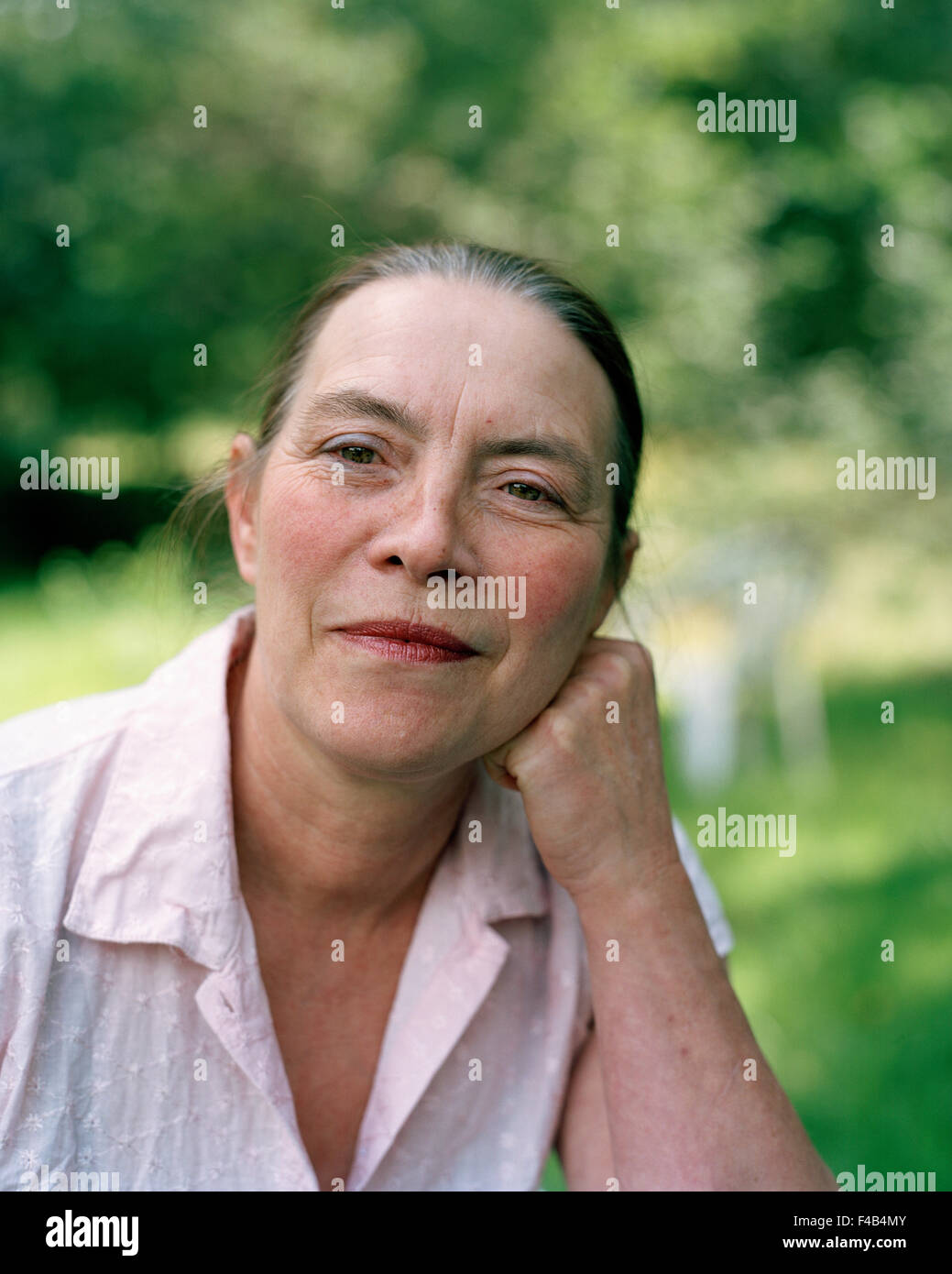 Retrato de una mujer de mediana edad. Foto de stock