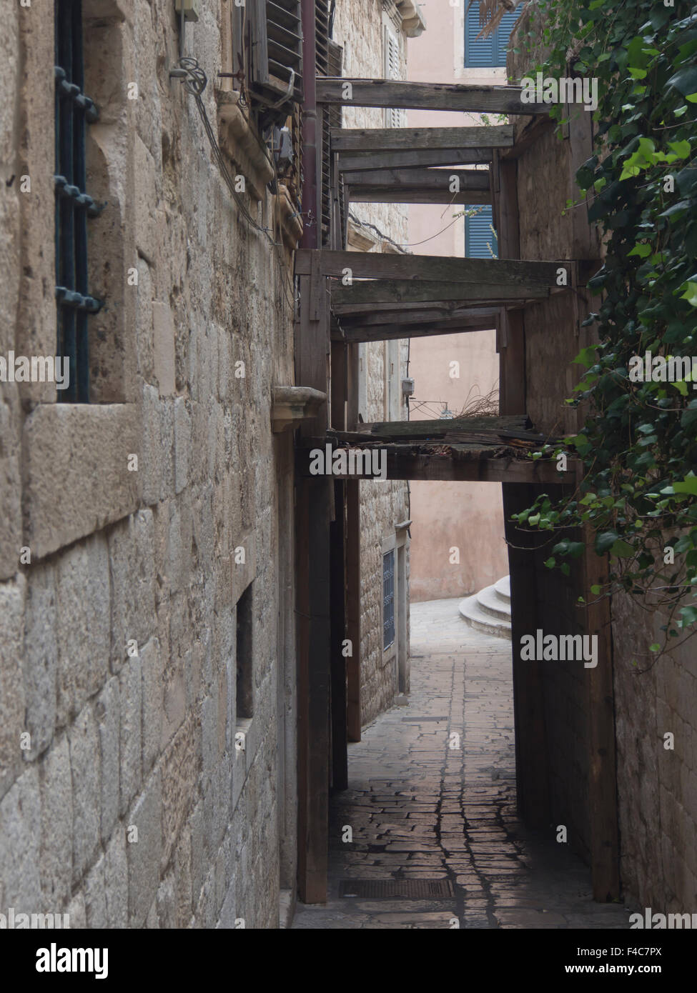 Dubrovnik, Croacia, la antigua ciudad 'Stari Grad" está lleno de callejuelas, callejones y escaleras un pintoresco sitio de Patrimonio Mundial de la Unesco Foto de stock