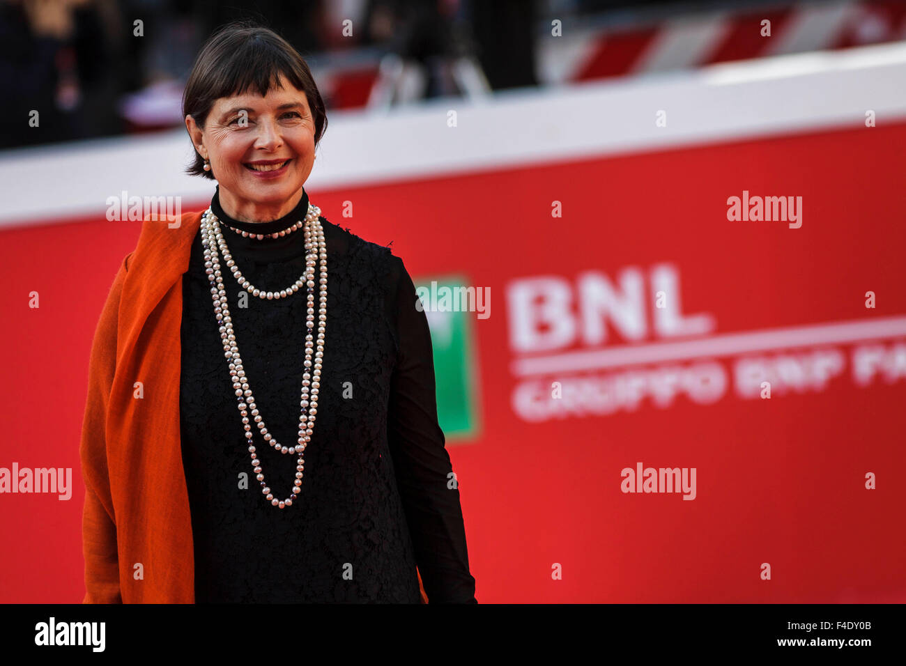 Roma, Italia. 16 Oct, 2015. La actriz italiana Isabella Rossellini celebra el centenario del nacimiento de Ingrid Bergman, Isabel de la madre, en el 10º Festival de Roma en el Auditorium Parco della Musica en Roma. © Giuseppe Ciccia/Pacific Press/Alamy Live News Foto de stock