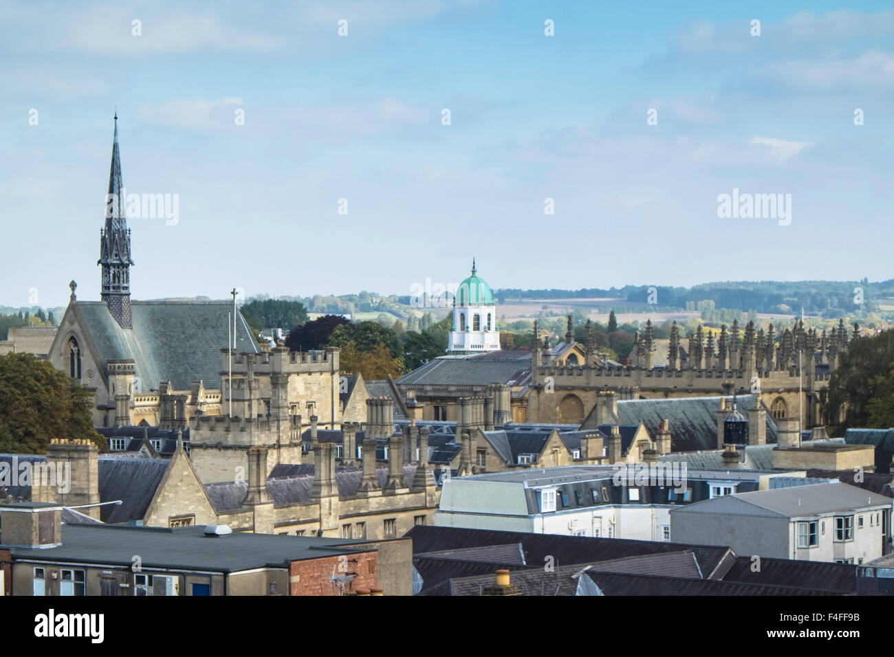 Una visita a la histórica ciudad universitaria de Oxford, Oxfordshire, Inglaterra vista desde la torre Carfax Foto de stock