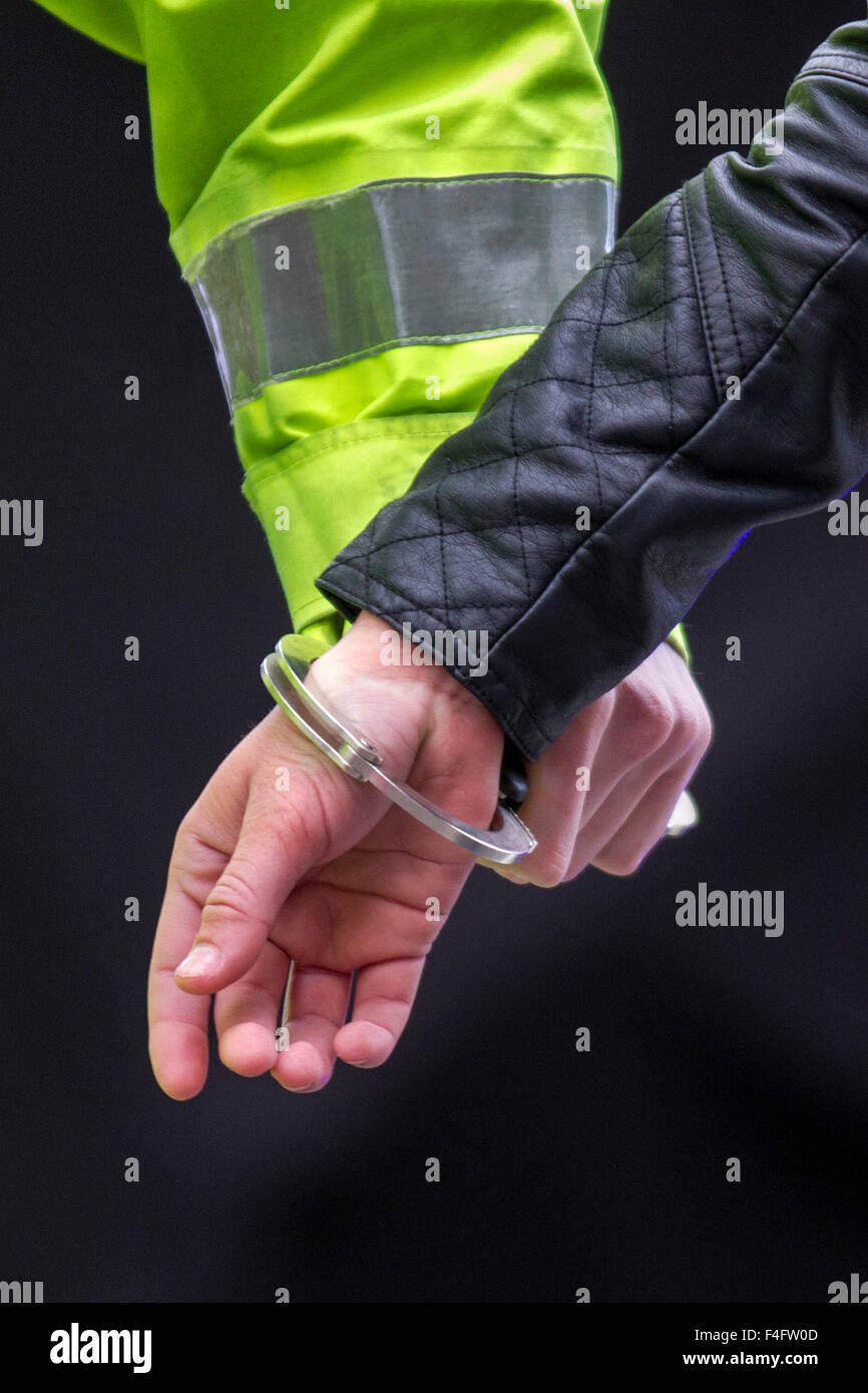 Disfraz policía mujer fotografías e imágenes de alta resolución - Página 2  - Alamy