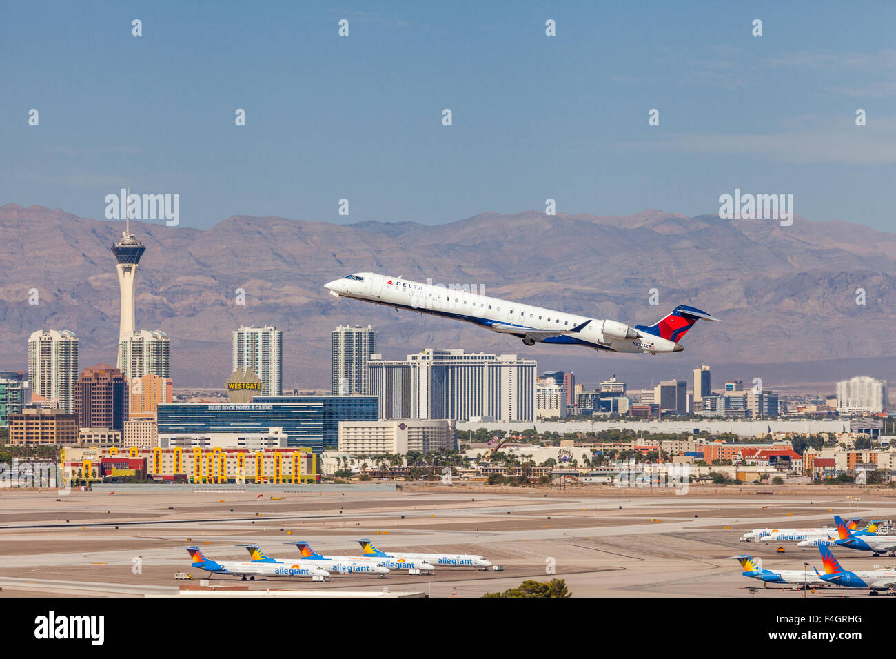 Delta Airlines saliendo del Aeropuerto Internacional McCarran de Las Vegas  Fotografía de stock - Alamy