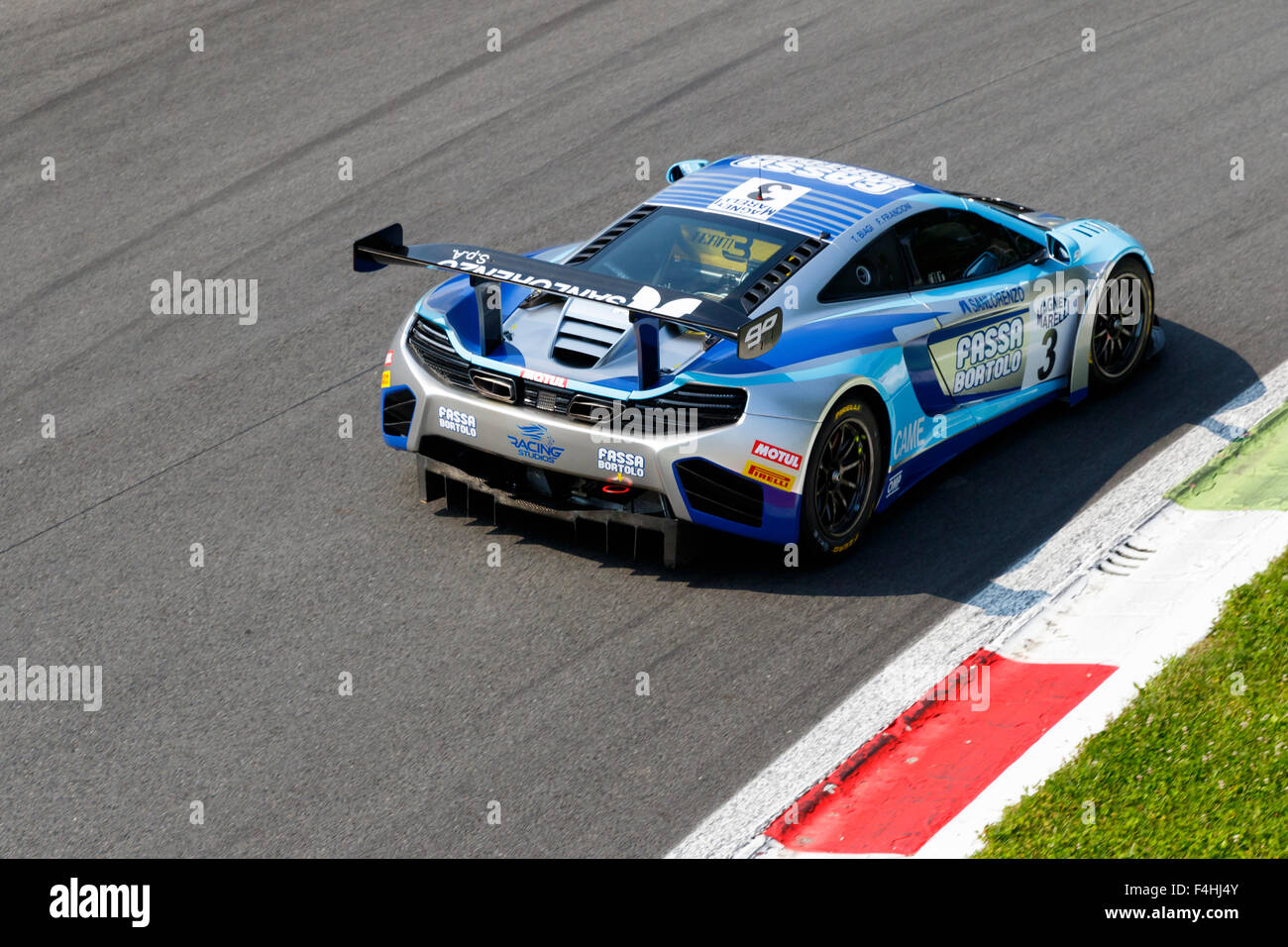 Monza, Italia - 30 de mayo de 2015: Mc Laren MP4-12C de Racing Team Studios, impulsada por FRANCIONI Filippo - Thomas BIAGI Foto de stock