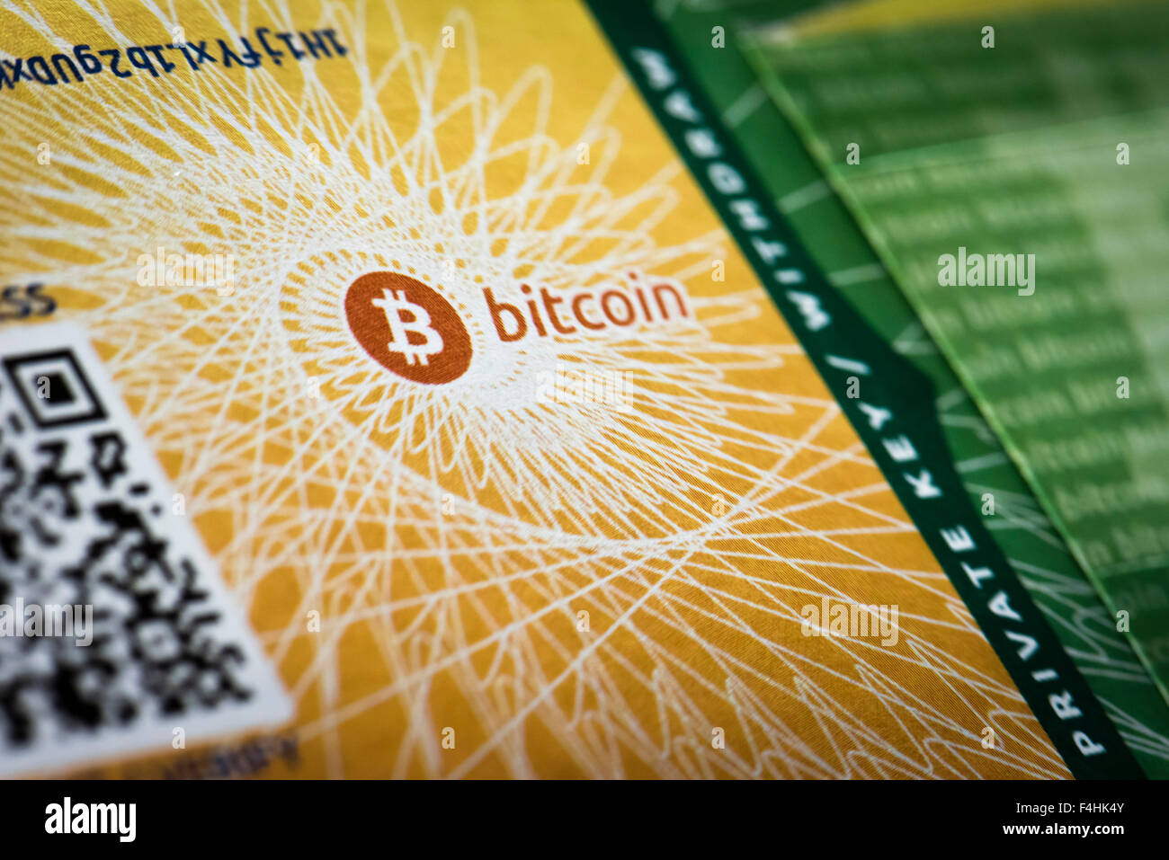 Close-up de un monedero Bitcoin física de papel Fotografía de stock - Alamy