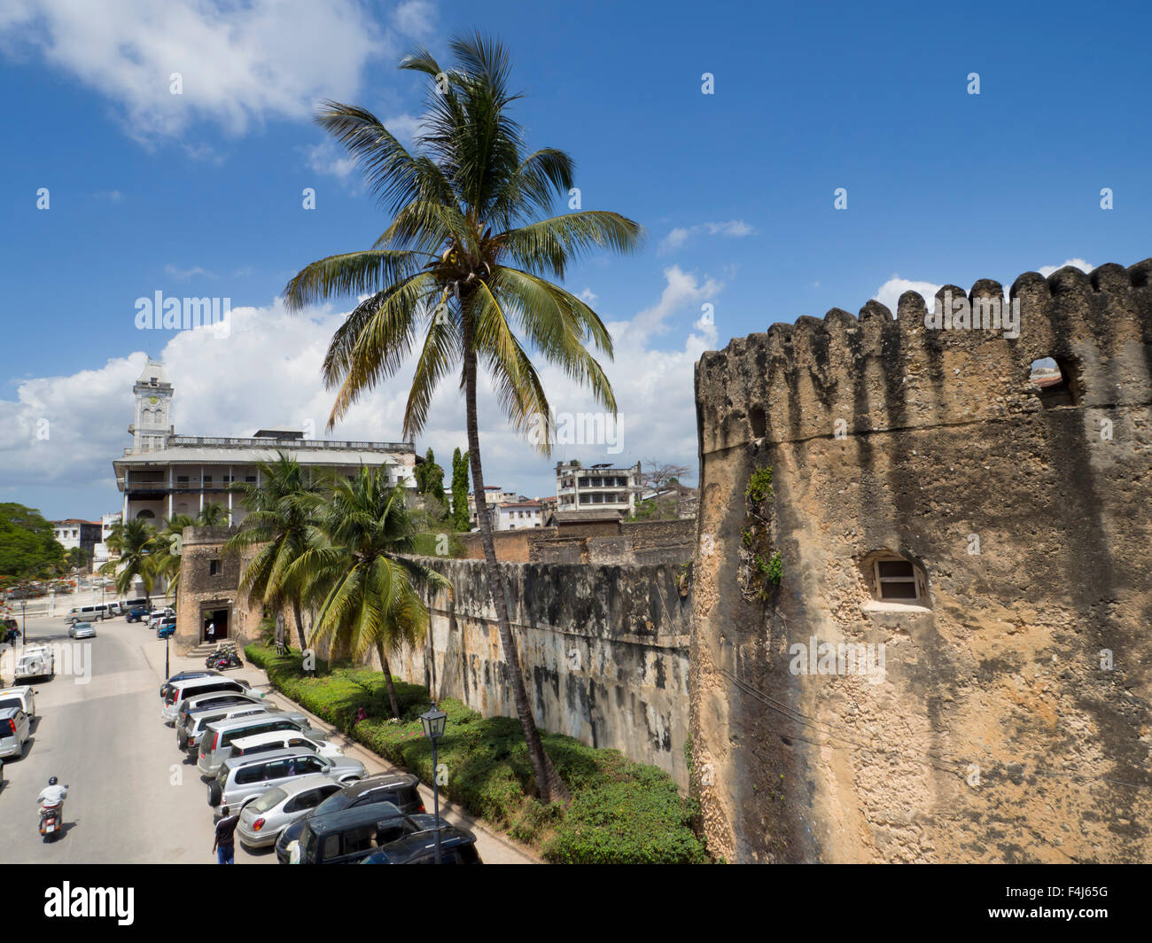 Fort y House of Wonders, Stone Town, en Zanzíbar, Tanzania, África oriental, África Foto de stock