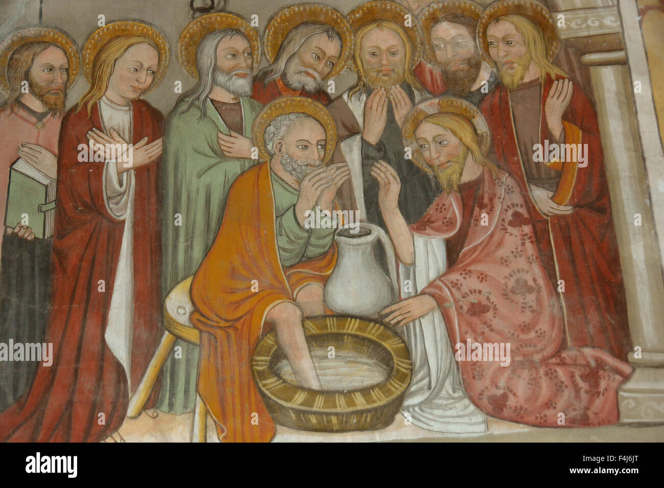 Una pintura del siglo XVI representando a Jesús lavando los pies de sus discípulos, Sant Antony's Chapel, Bessans, Savoie, Francia, Europa Foto de stock