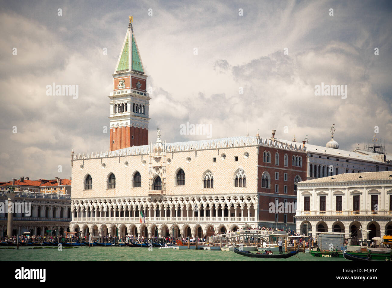 Basílica de San Marcos y el Palacio Ducal de Venecia Foto de stock
