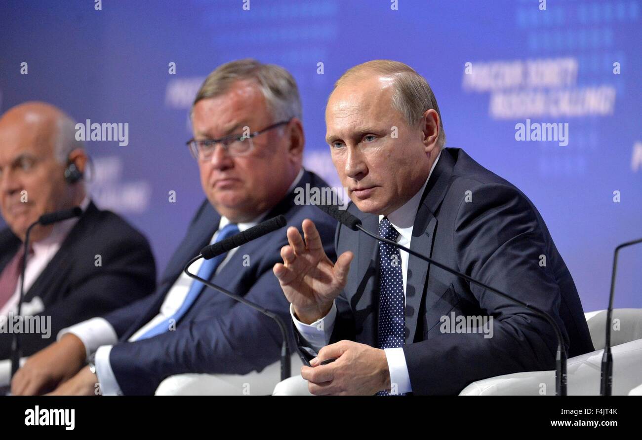 El presidente ruso, Vladimir Putin, en la séptima Rusia llamar! VTB Capital inversión anual foro en el Centro de Comercio Internacional el 13 de octubre de 2015 en Moscú, Rusia. Foto de stock