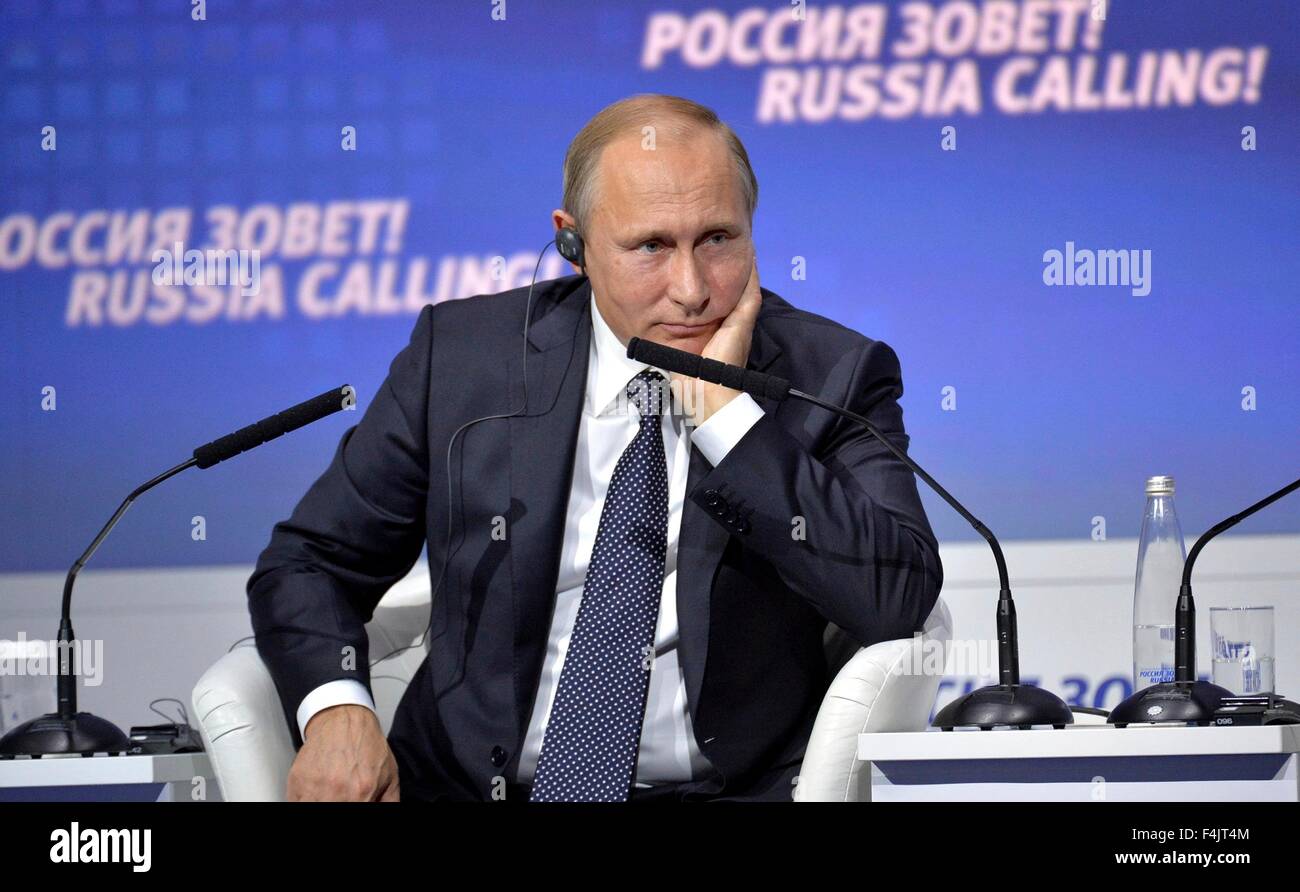 El presidente ruso, Vladimir Putin, en la séptima Rusia llamar! VTB Capital inversión anual foro en el Centro de Comercio Internacional el 13 de octubre de 2015 en Moscú, Rusia. Foto de stock