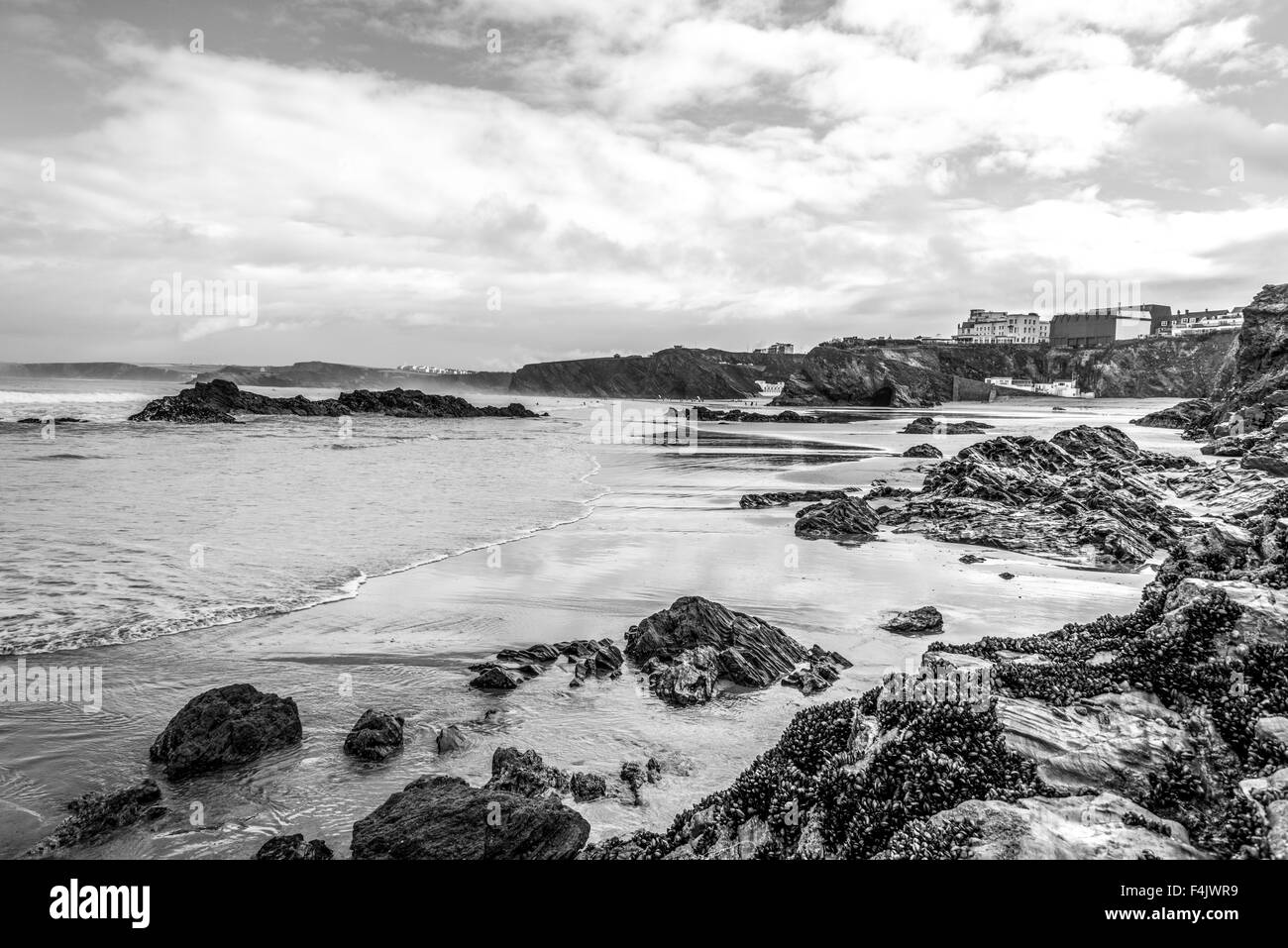 Vistas a lo largo de la costa norte de Cornualles entre Newquay y Porth Foto de stock