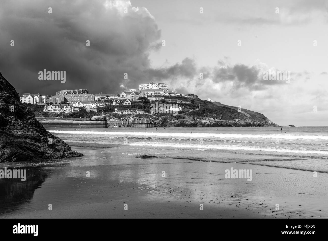 Vistas a lo largo de la costa norte de Cornualles entre Newquay y Porth Foto de stock