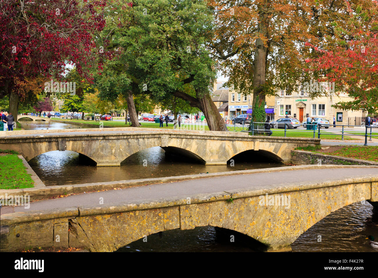 Otoño en Bourton-on-the-agua, Gloucestershire, Cotswolds. Foto de stock