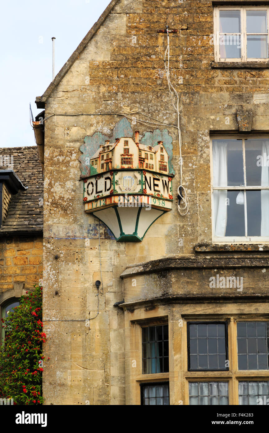 La vieja New Inn, Bourton-on-the-agua, Cotswolds, Gloucestershire, Inglaterra Foto de stock