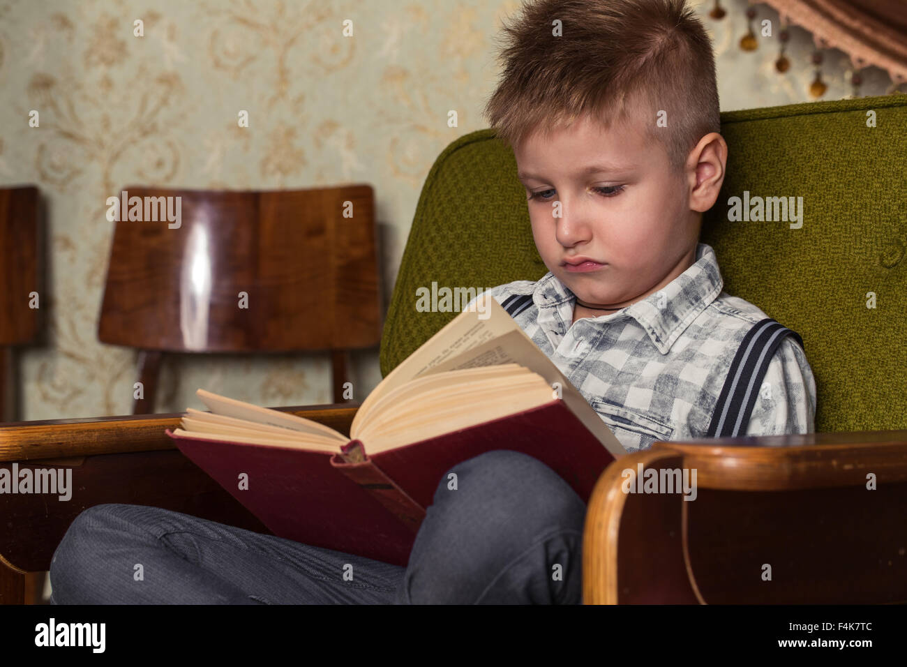 Niños bien educados fotografías e imágenes de alta resolución Alamy