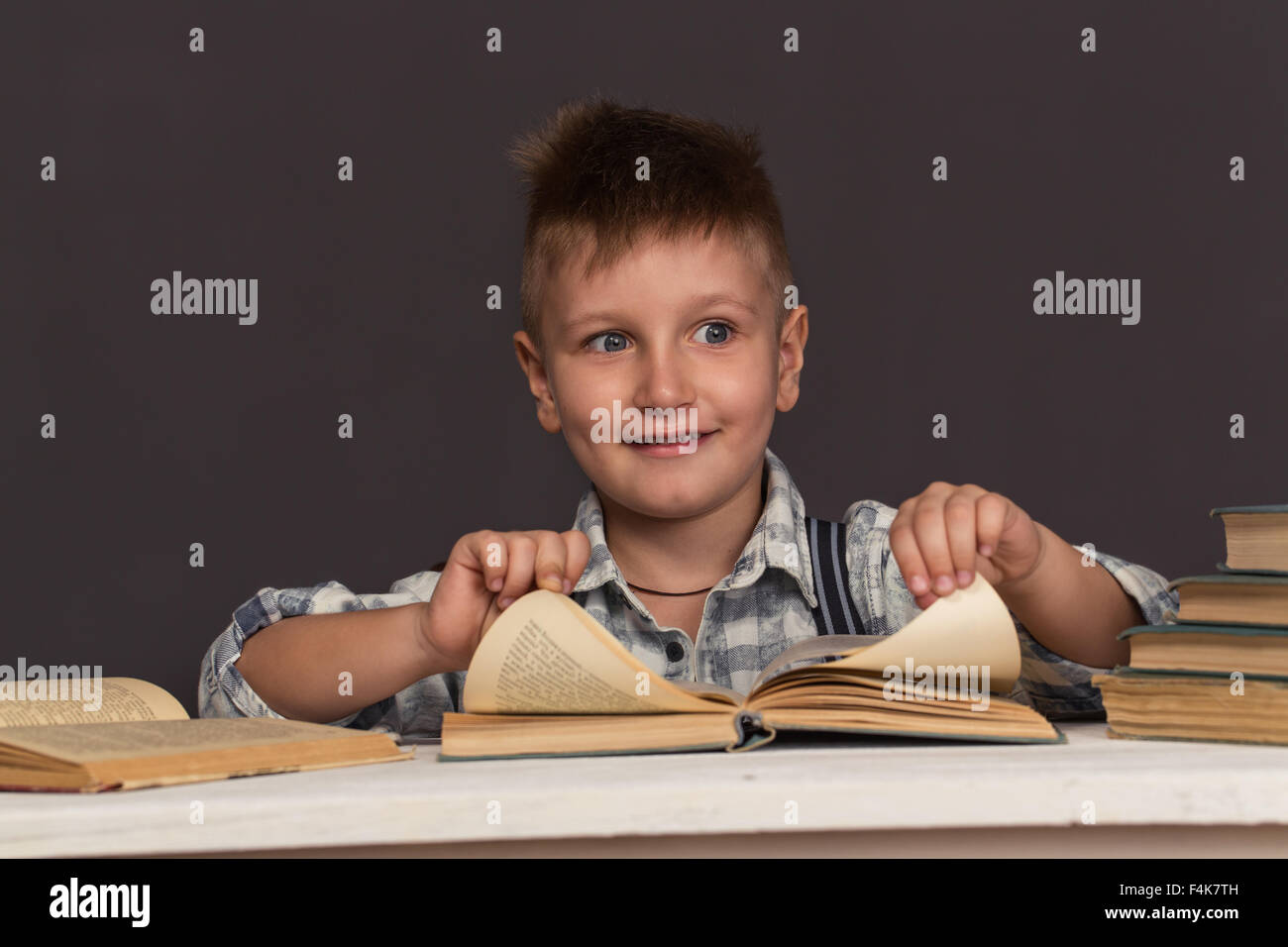 Niños bien educados fotografías e imágenes de alta resolución Alamy