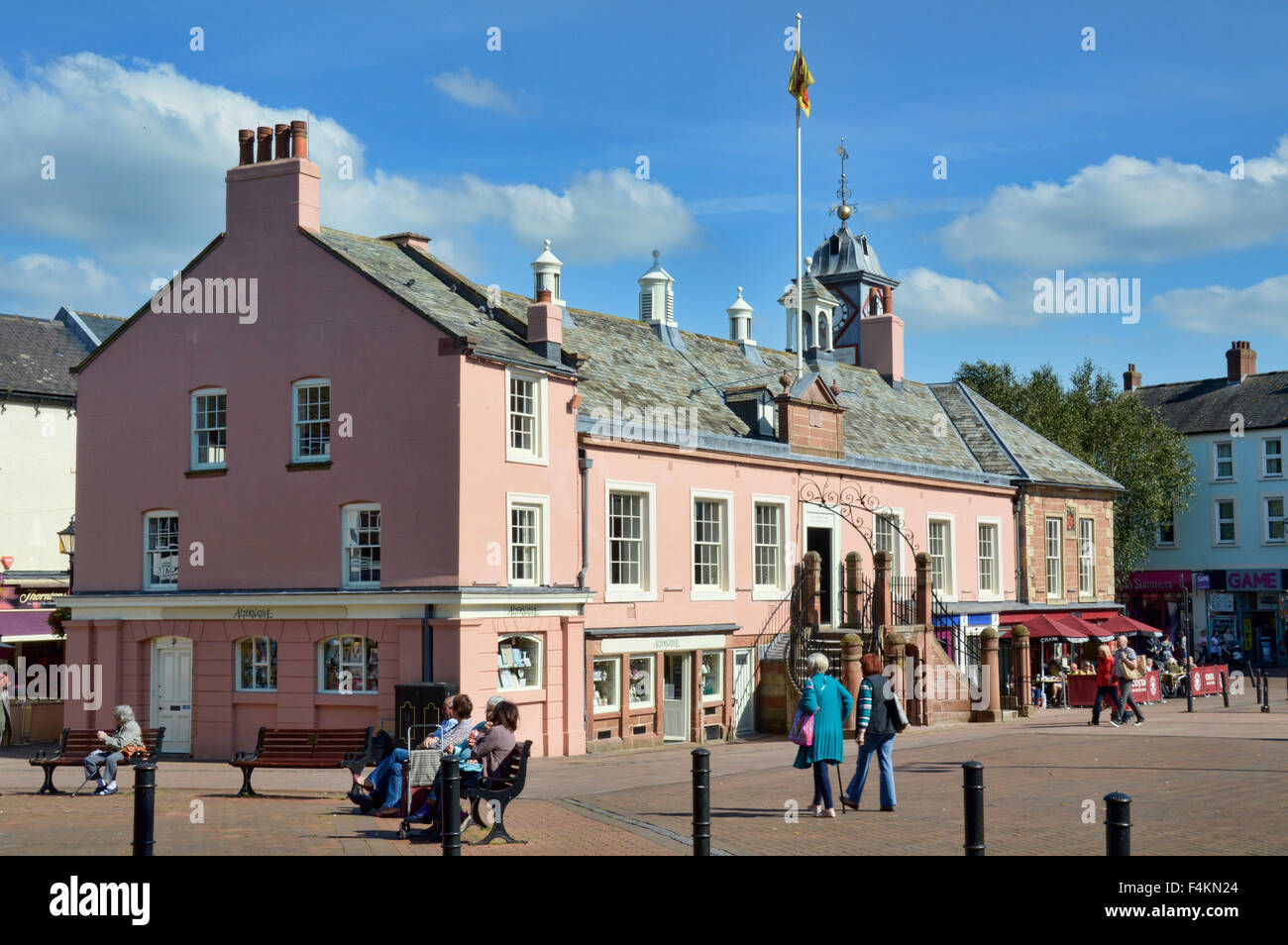 Carlisle, con el Ayuntamiento de la ciudad vieja, Cumbria, Inglaterra, Reino Unido. Foto de stock