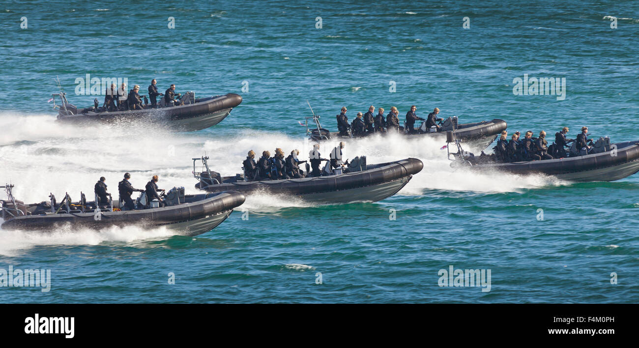 La Royal Navy en ejercicio en el canal de la Mancha, REINO UNIDO Foto de stock