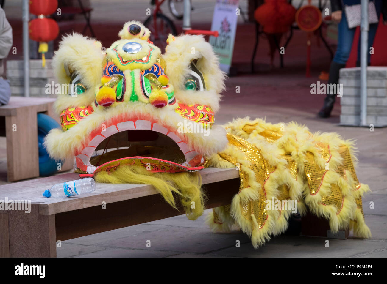 Disfraz de dragón chino fotografías e imágenes de alta resolución - Alamy