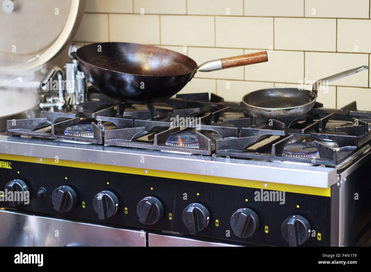 Cocina wok fotografías e imágenes de alta resolución - Alamy