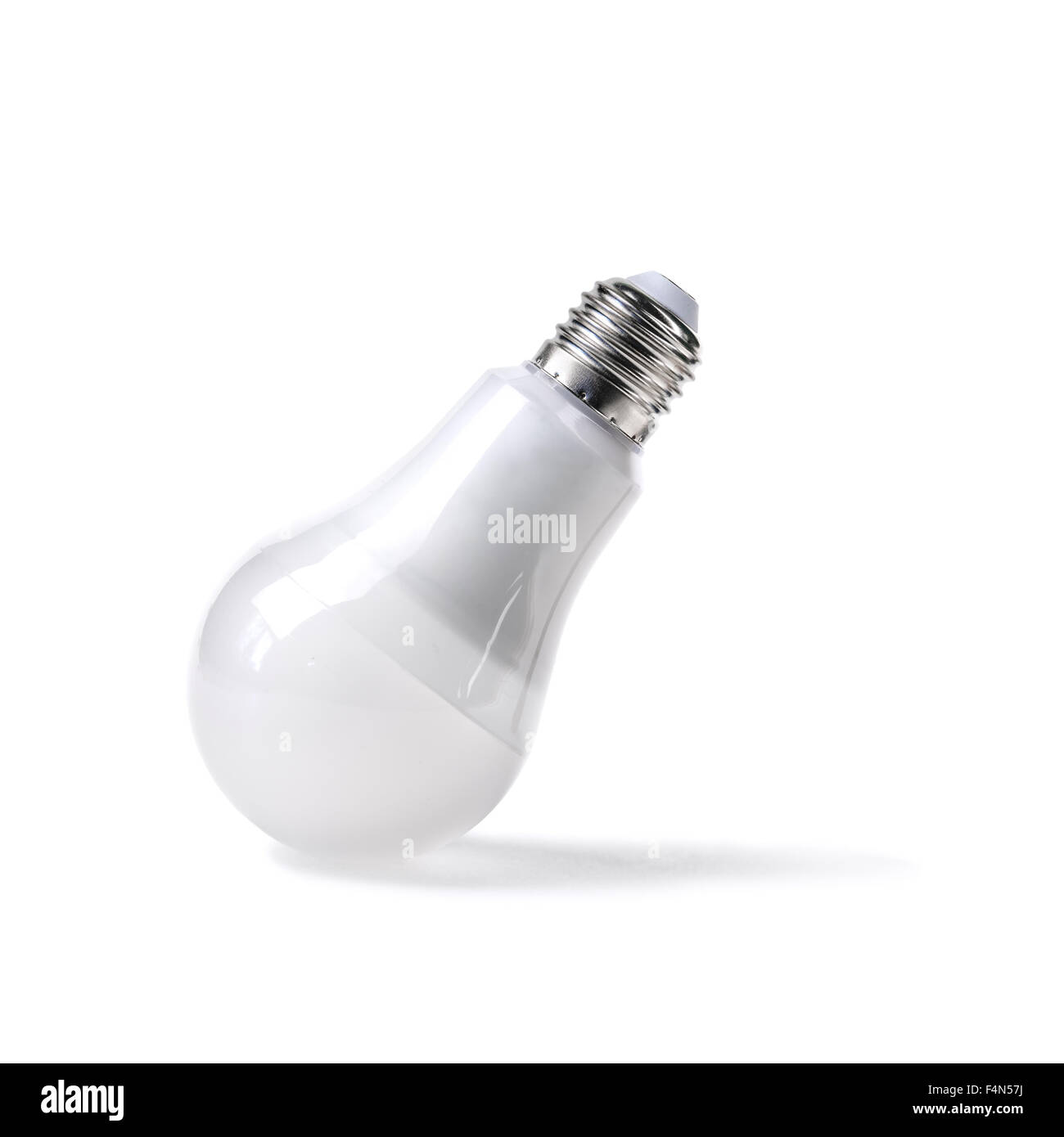 Bombilla LED aislado sobre fondo blanco. Foto de stock