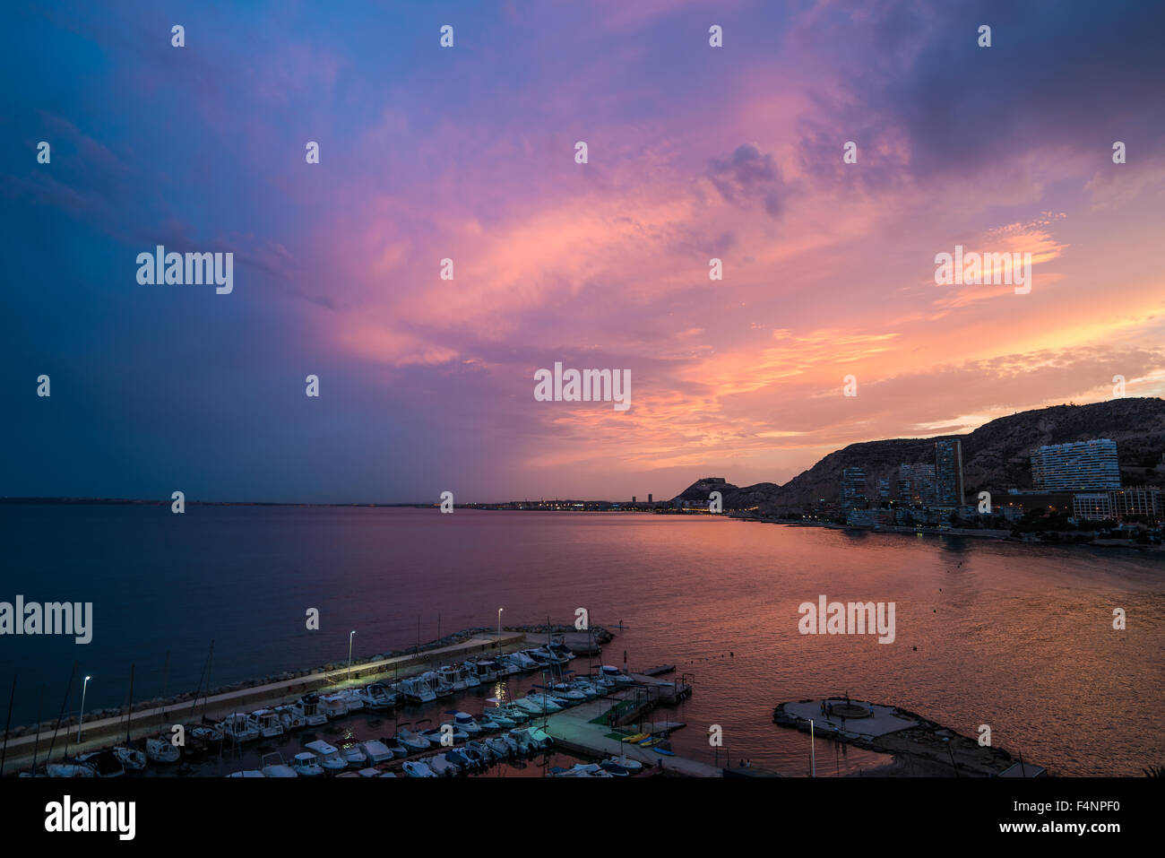 La costa de Alicante en España en verano. Foto de stock