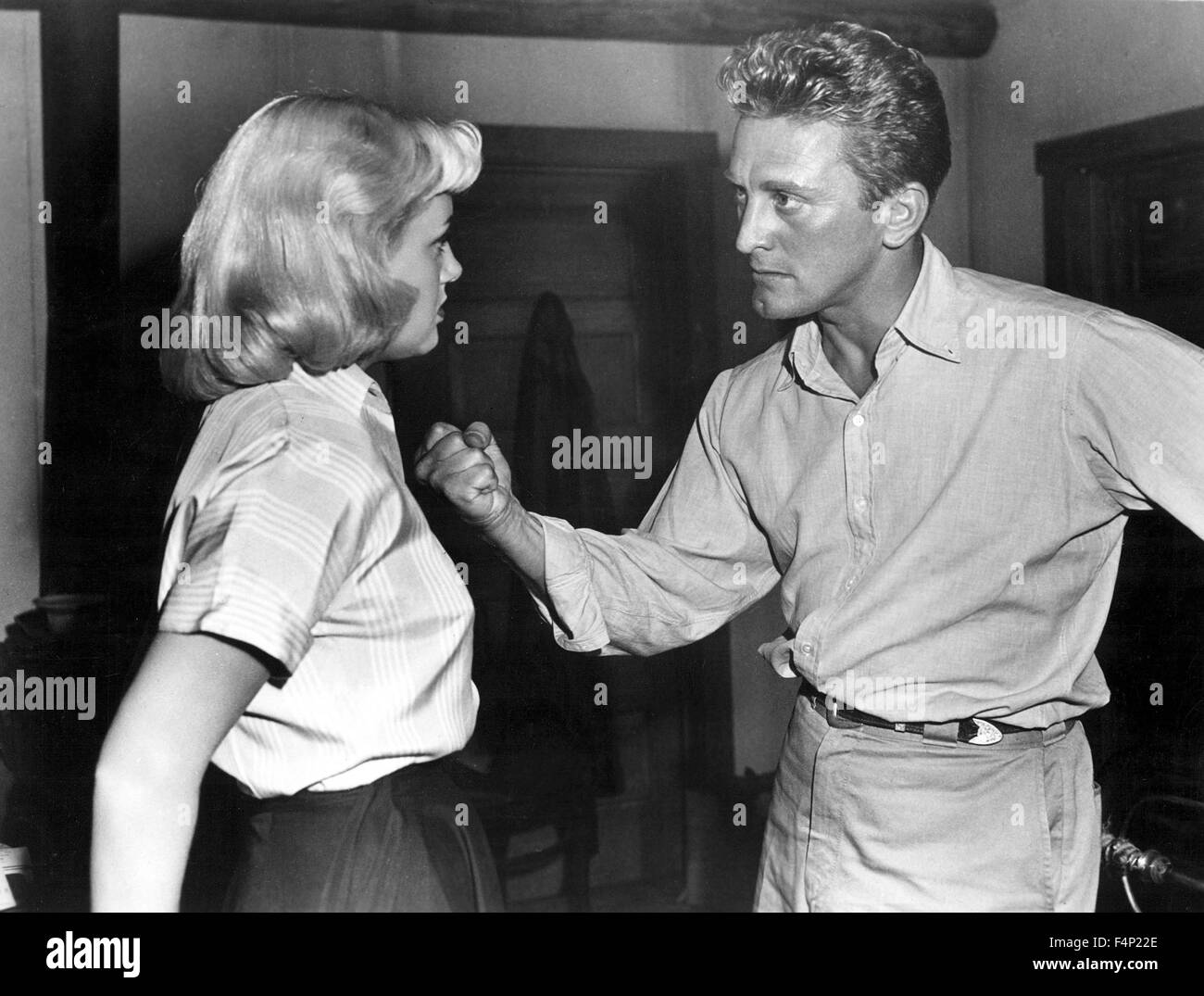 Jan Sterling, Kirk Douglas / as en el agujero de 1951 dirigida por Billy Wilder Foto de stock