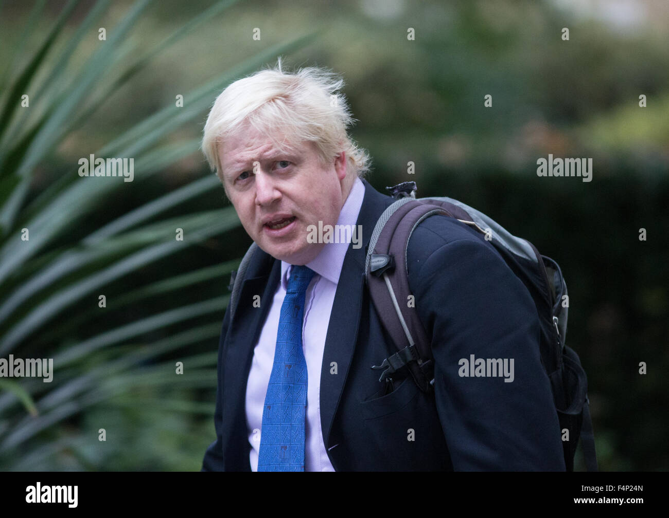 Boris Johnson llega a Downing Street para asistir a una reunión del gabinete Foto de stock