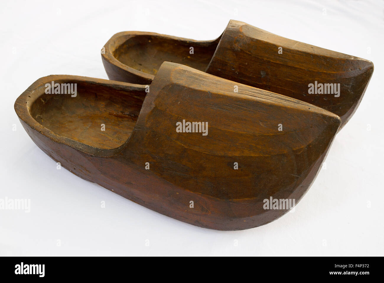 zuecos de madera artesanales