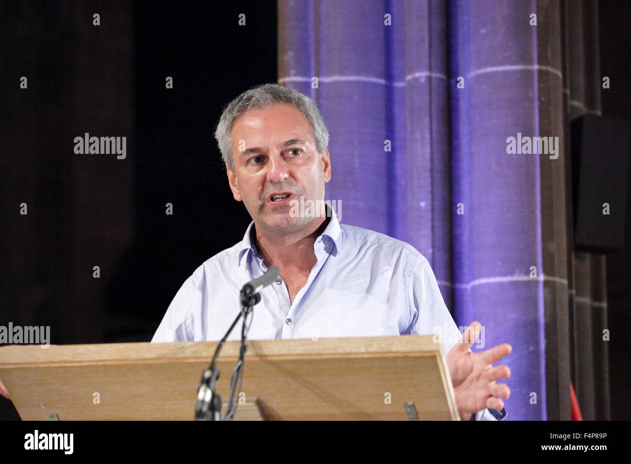 Kevin Kev Maguire en el podio, hablando en el Post del pueblo, Manchester, CWU evento Foto de stock
