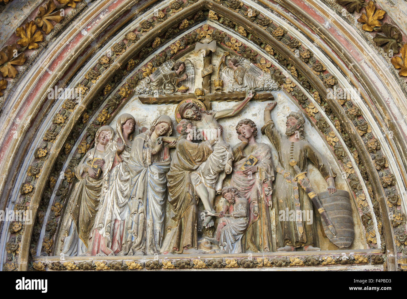 BURGOS, España - Agosto 13, 2014: la escultura de la Crucifixión en la Catedral de Burgos, Castilla, España Foto de stock