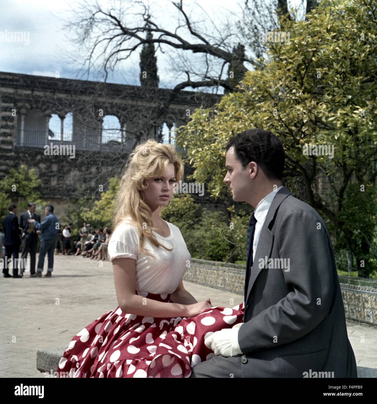 Brigitte Bardot et Michel Roux / una mujer como Satanás / 1958 dirigida por Julien Duvivier Foto de stock
