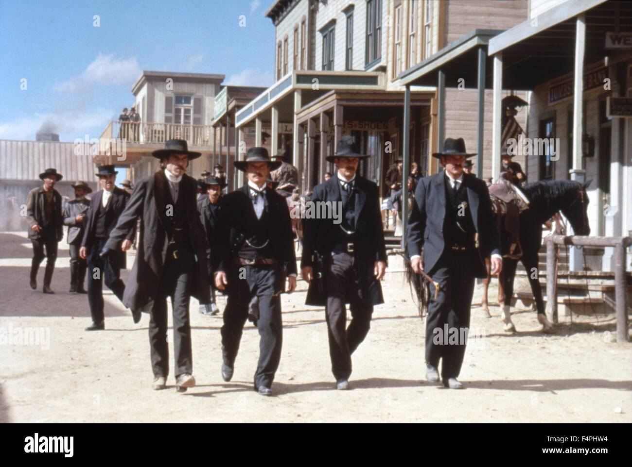Dennis Quaid (Doc Holliday), Linden Ashby Earp), Kevin Costner