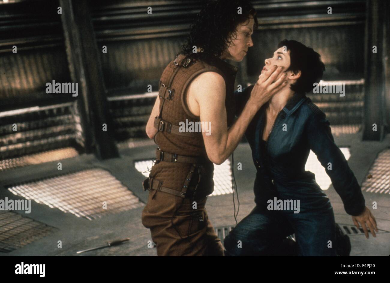 Sigourney Weaver Y Winona Ryder Alien Resurrección 1997 Dirigida 