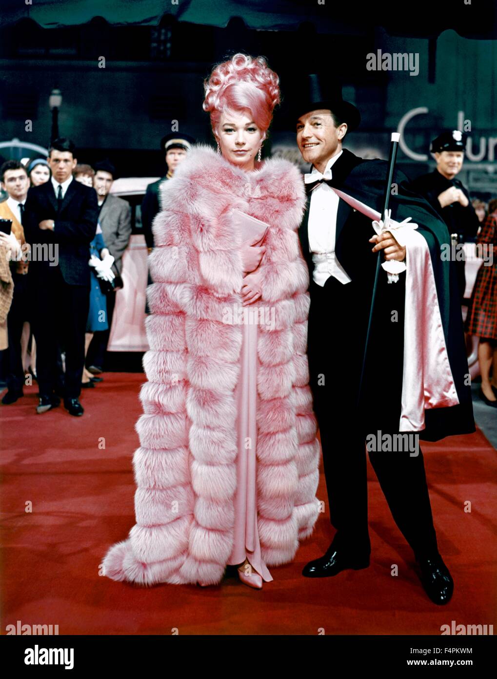 Shirley MacLaine y Gene Kelly / Qué manera de ir! / 1964 dirigida por [20º Century Fox Film Corpr] Foto de stock