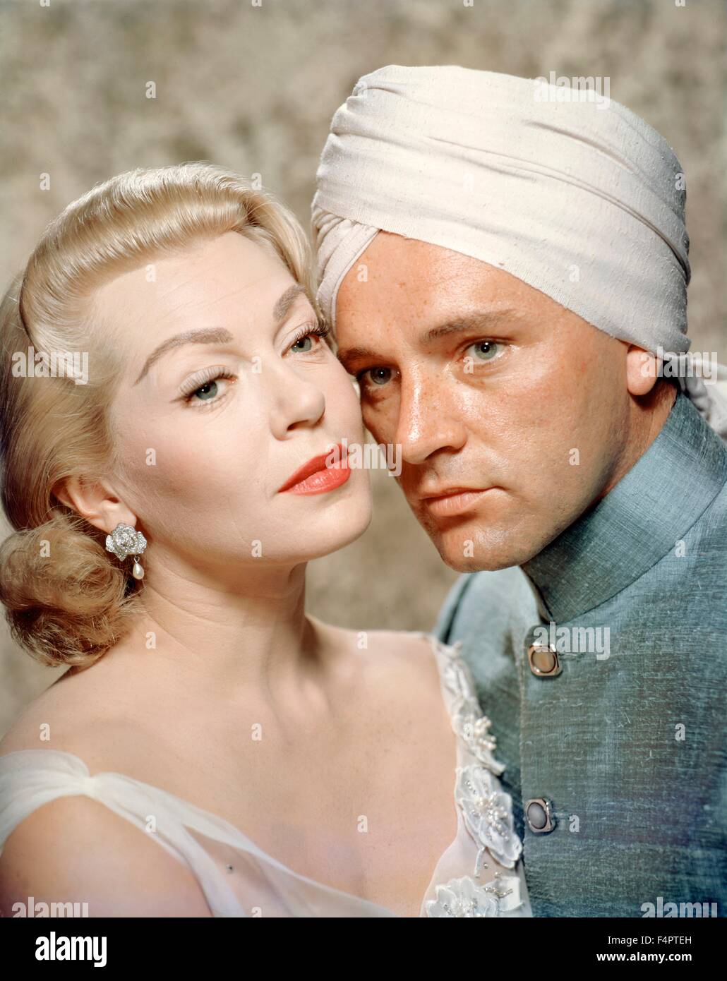 Lana Turner y Richard Burton / Las lluvias de Ranchipur / 1955 dirigida por Jean Negulesco [20º Century Fox Film Corpo] Foto de stock