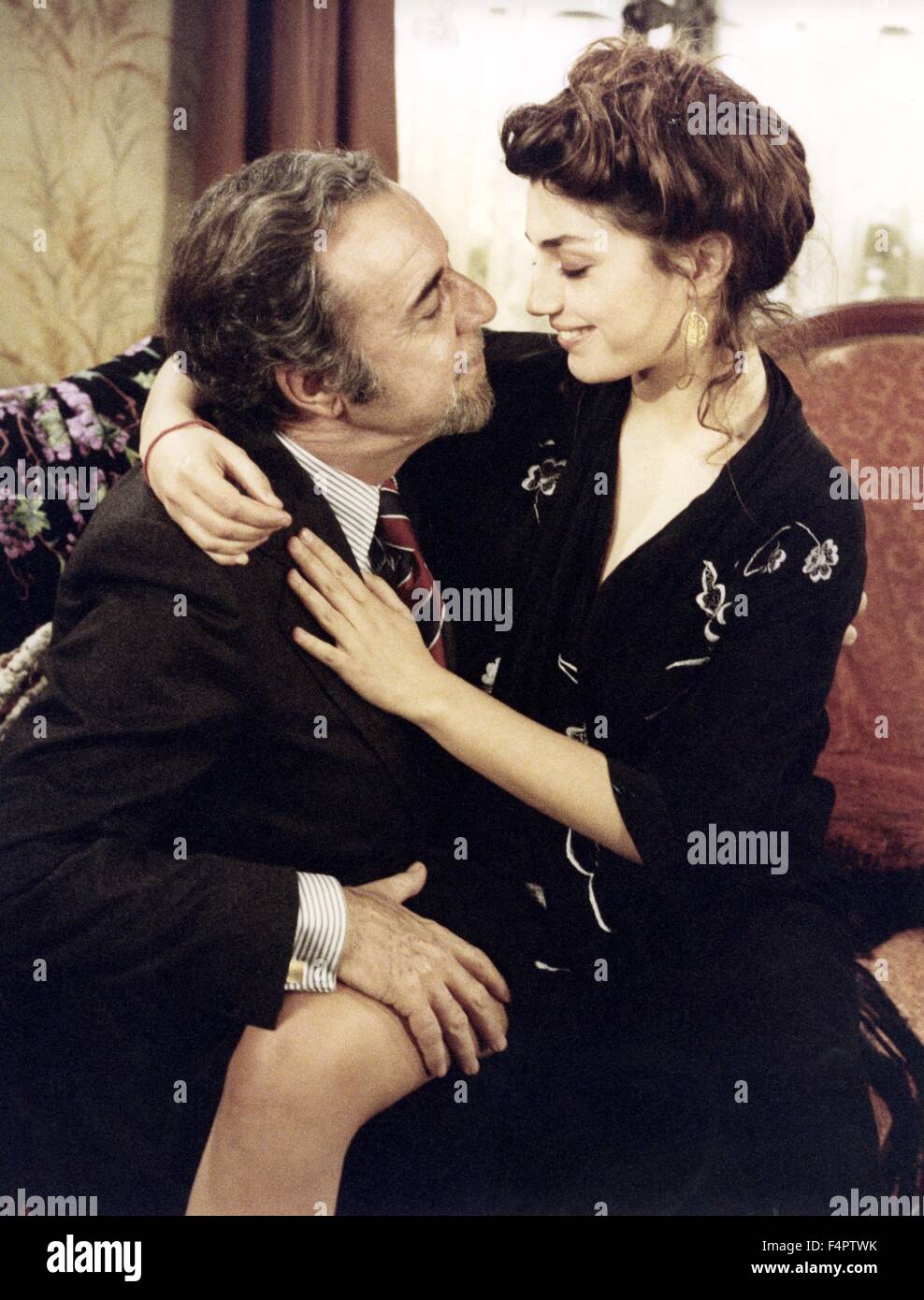Fernando Rey y Angela Molina / ese oscuro objeto del deseo / 1977 dirigida por Luis Buñuel [Greenwich Film Productions] Foto de stock