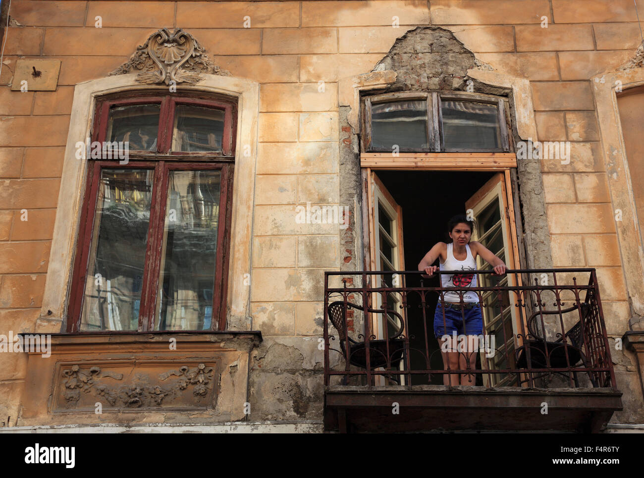 Área de reurbanización, edificios catalogados en el centro histórico de Bucarest para la rehabilitación, Rumania Foto de stock